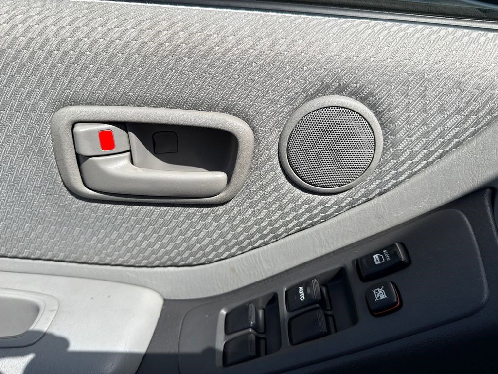 Used 2005 Toyota Highlander V6 image 21