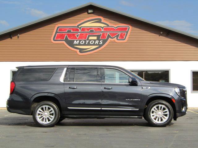 Used 2023 GMC Yukon XL SLT w/ SLT Luxury Package AWD/4WD image 3
