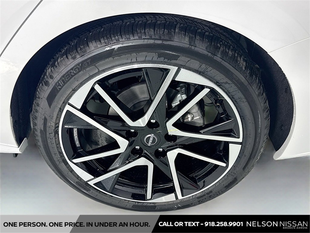 New 2025 Nissan Sentra SR w/ SR Premium Package image 31