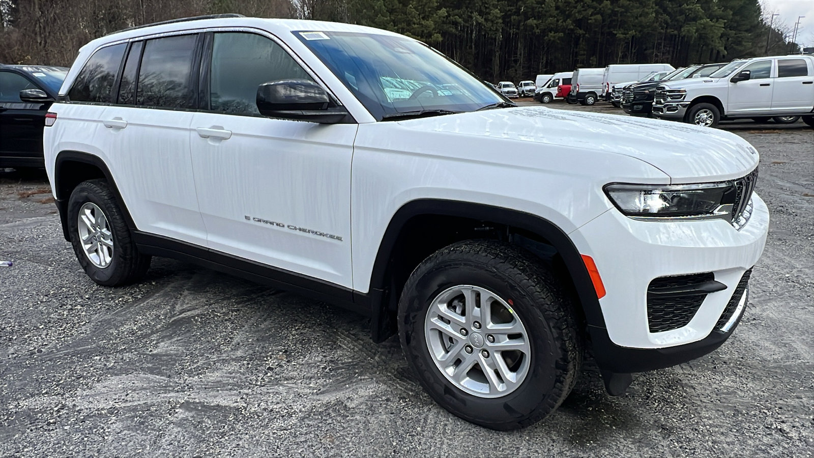 New 2025 Jeep Grand Cherokee Laredo image 5