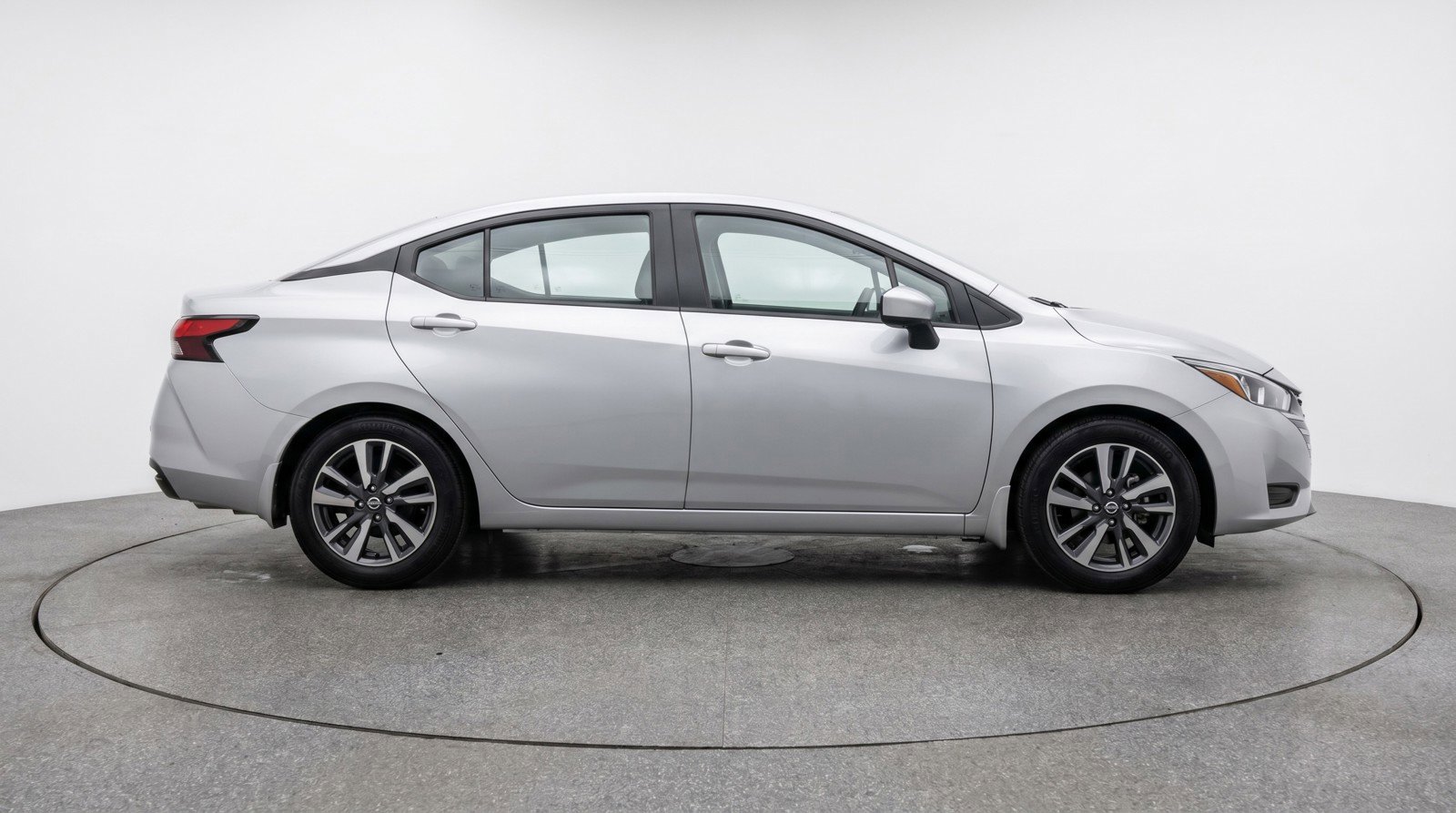 Used 2025 Nissan Versa SV FWD image 11