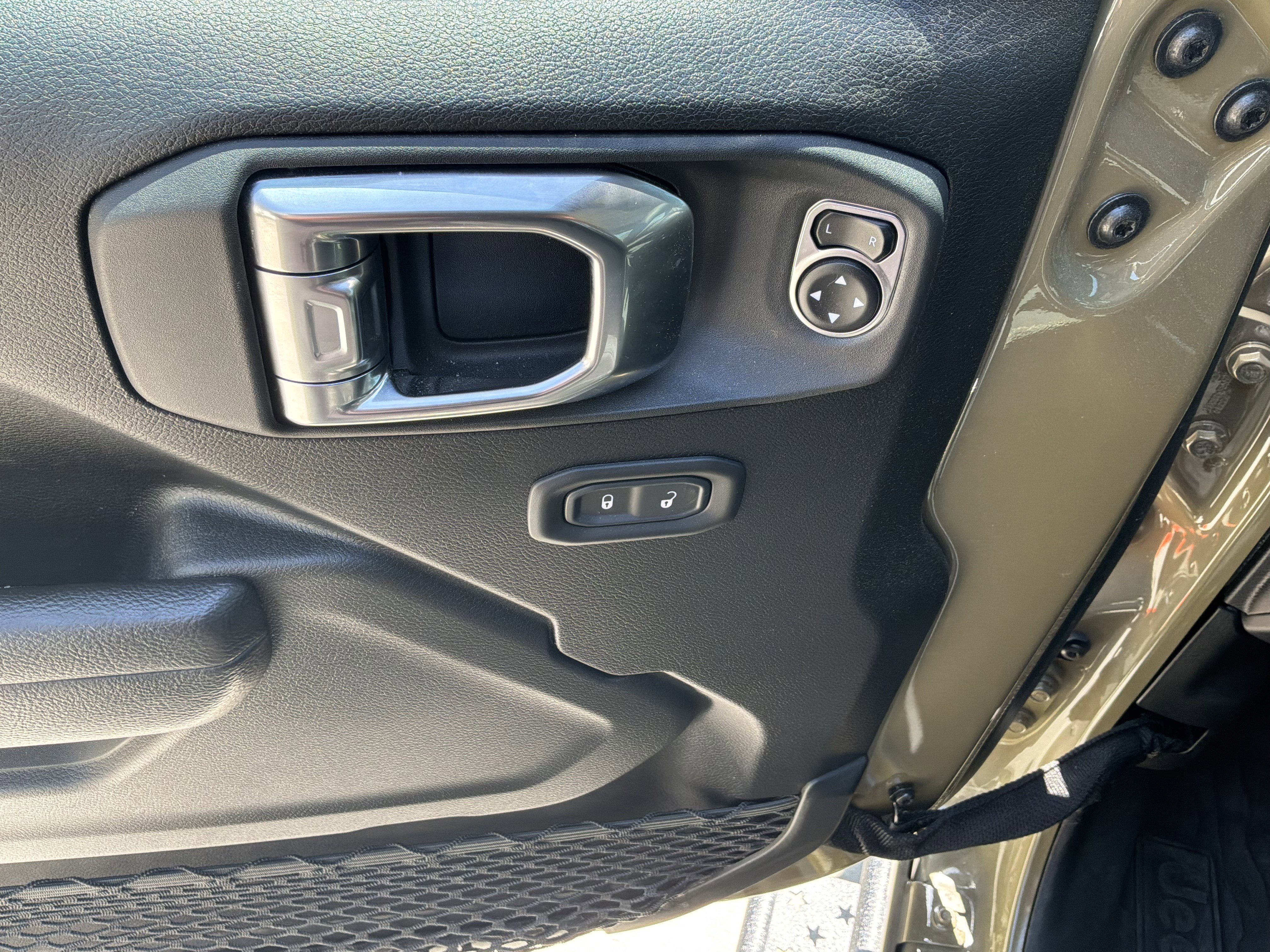 Used 2025 Jeep Gladiator Willys image 18