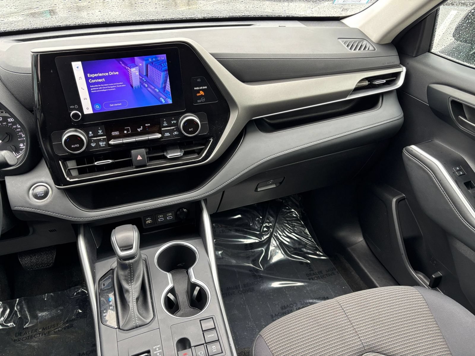 Used 2025 Toyota Highlander LE FWD image 33