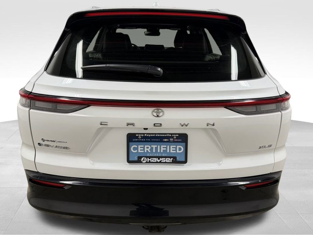 Used 2025 Toyota Crown Signia XLE image 8