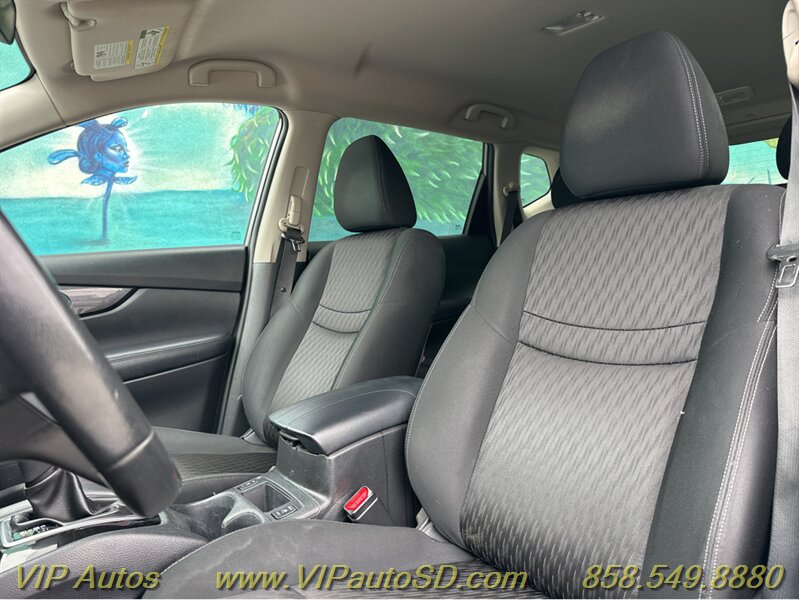 Used 2018 Nissan Rogue SV w/ Premium Package FWD image 7