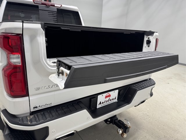 Used 2025 Chevrolet Silverado 1500 High Country w/ Technology Package AWD/4WD image 17