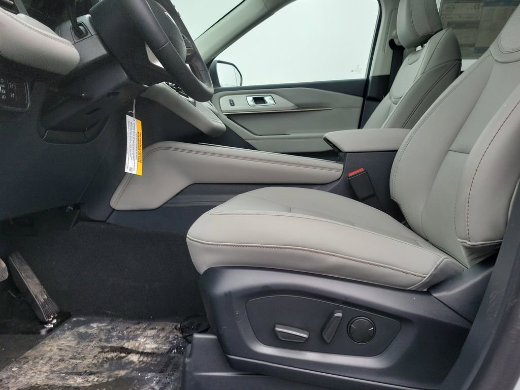 New 2026 Ford Explorer Active w/ Active Comfort Package image 17