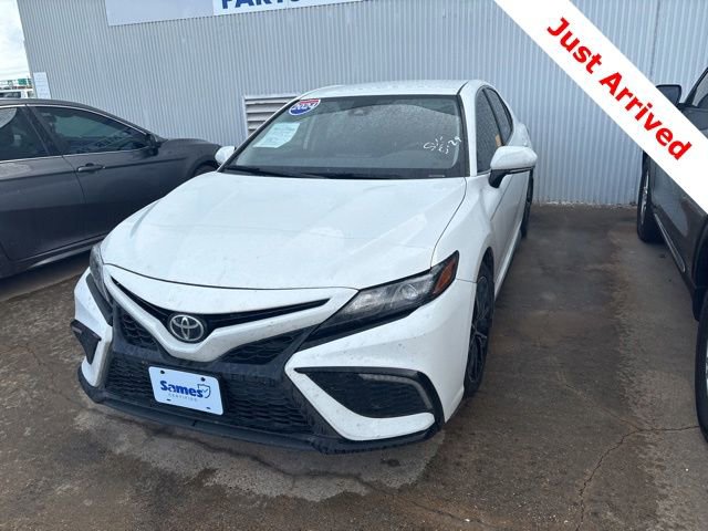 Used 2024 Toyota Camry SE FWD image 3