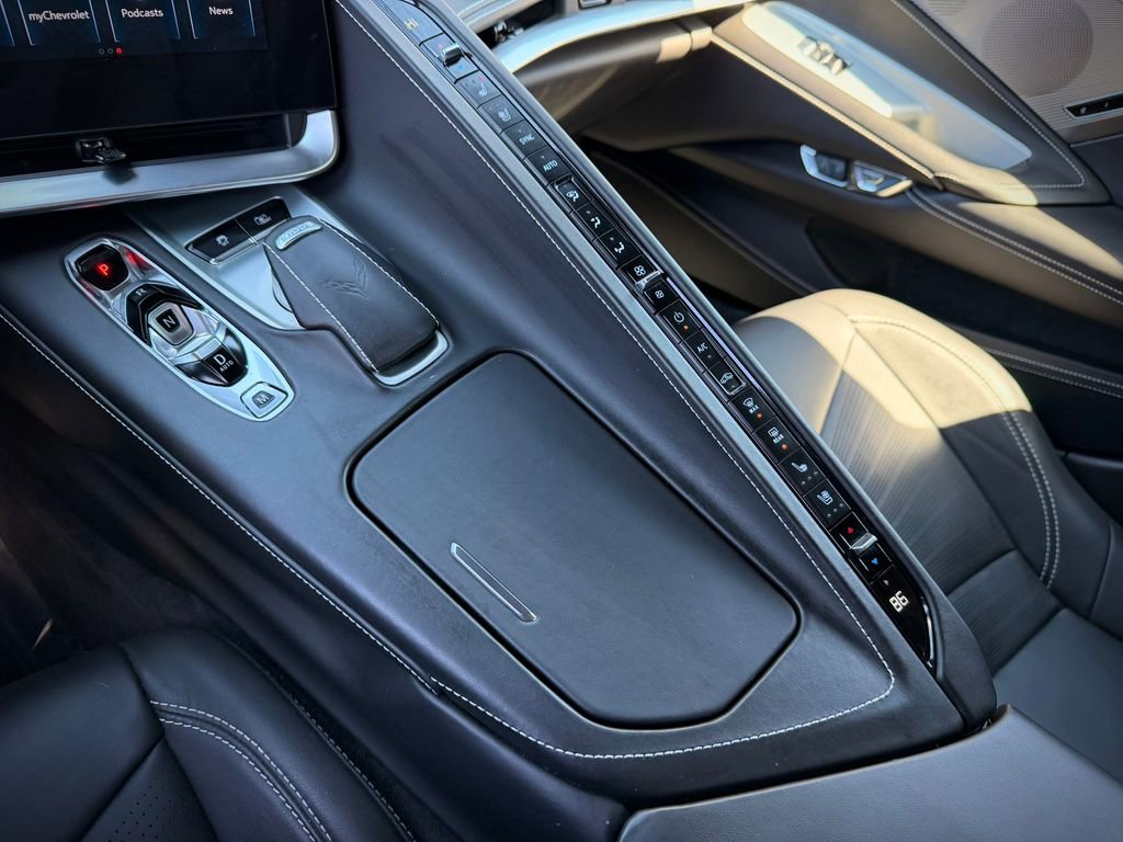 Used 2025 Chevrolet Corvette Stingray Premium Cpe w/ 3LT image 31