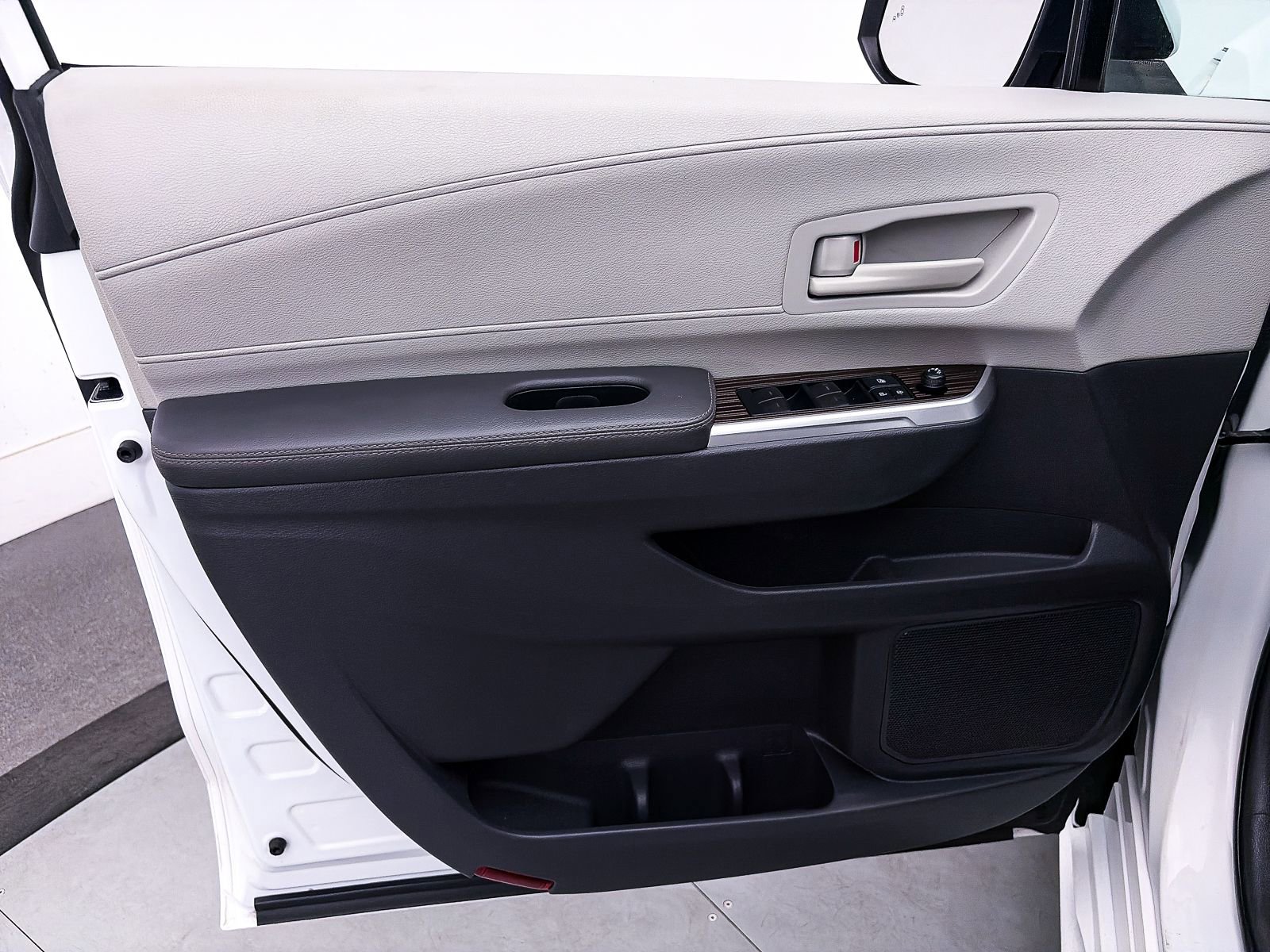 Used 2022 Toyota Sienna LE FWD image 15