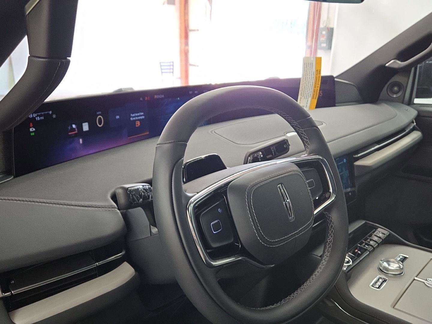 New 2025 Lincoln Navigator L Reserve w/ Jet Appearance Package image 12