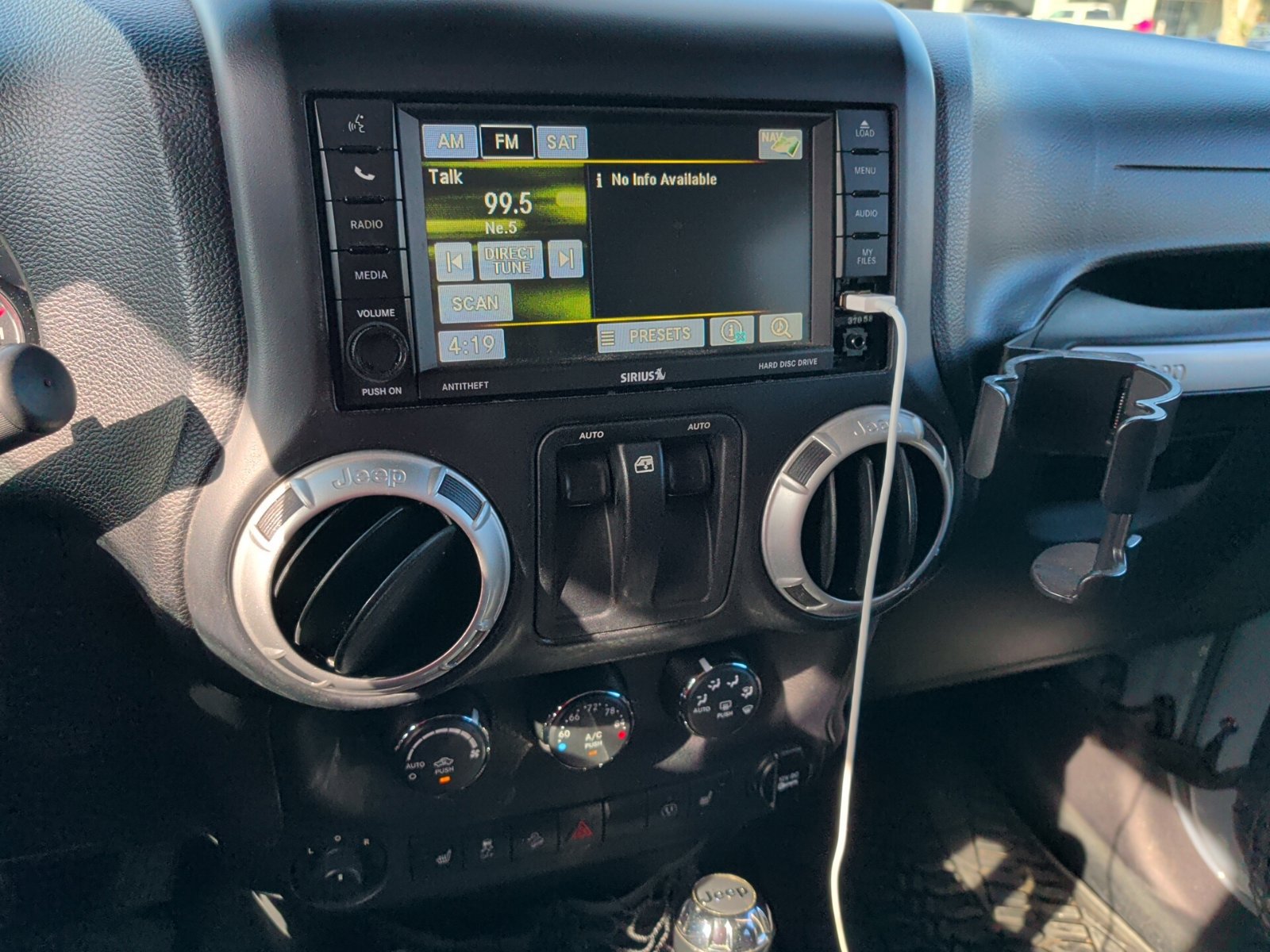 Used 2014 Jeep Wrangler Sahara w/ Connectivity Group AWD/4WD image 9