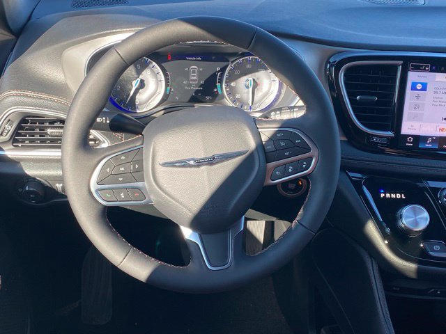 New 2026 Chrysler Pacifica Pinnacle AWD/4WD image 42