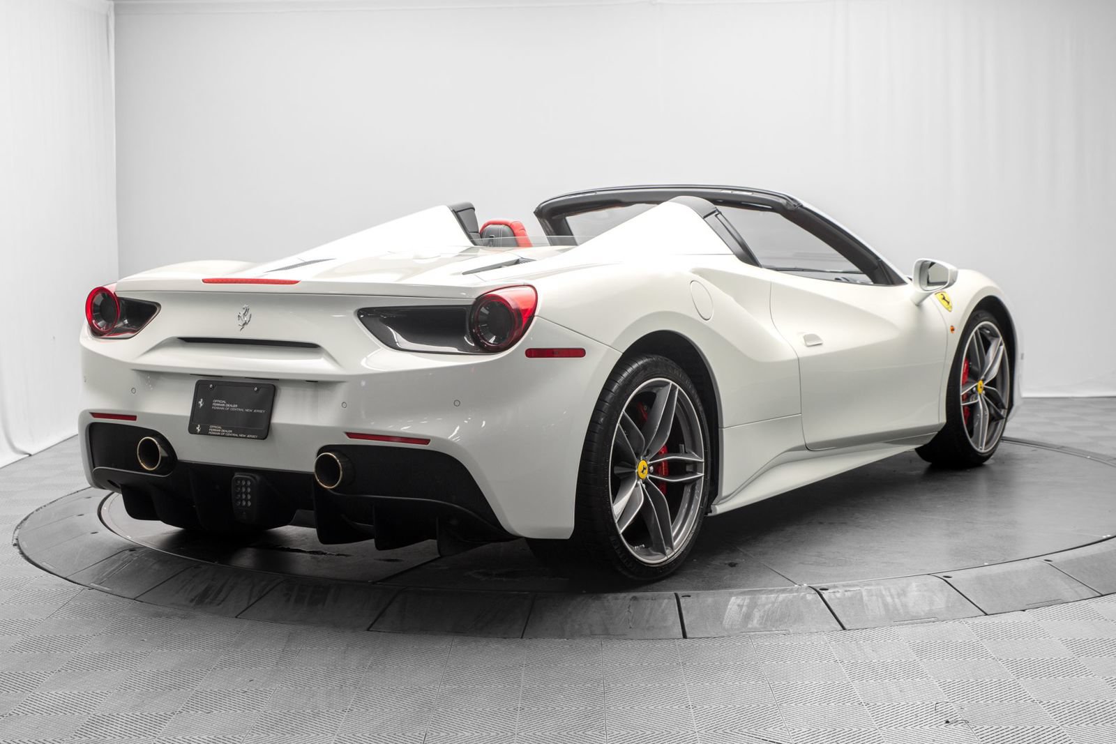 Used 2019 Ferrari 488 Spider RWD image 7