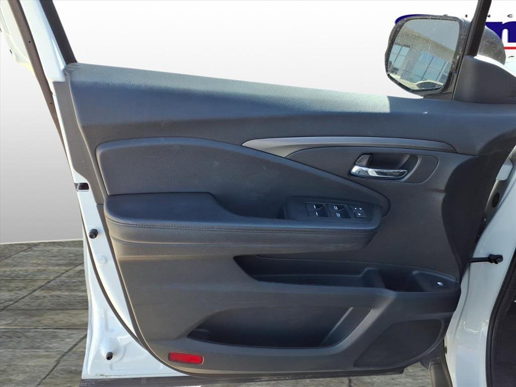 Used 2022 Honda Pilot Sport image 11