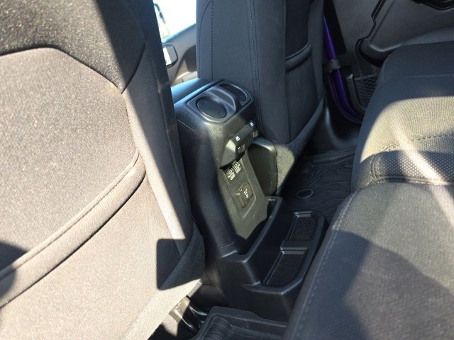 Used 2023 Jeep Wrangler Unlimited w/ Sun & Screen Package image 39