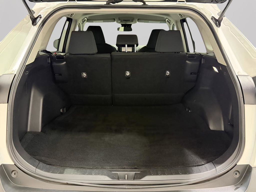 Used 2022 Toyota RAV4 LE image 28