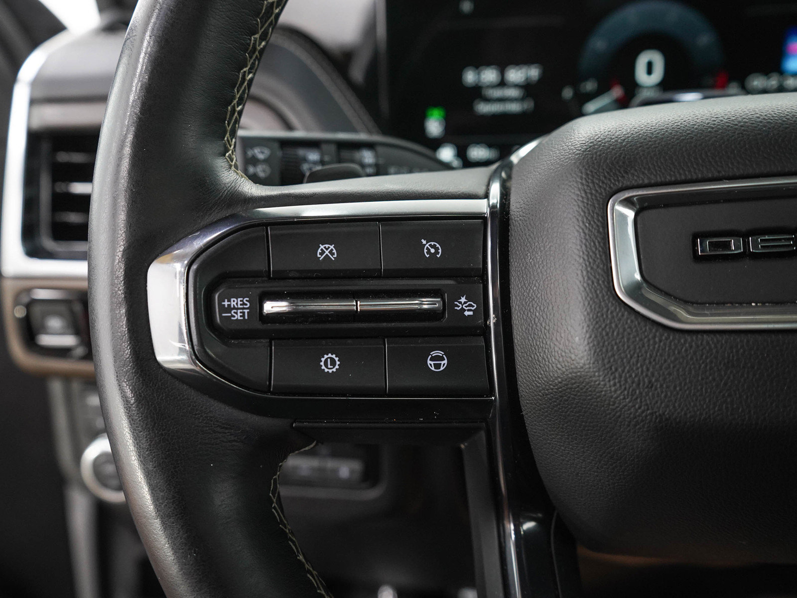 Used 2025 GMC Yukon Denali Ultimate AWD/4WD image 29