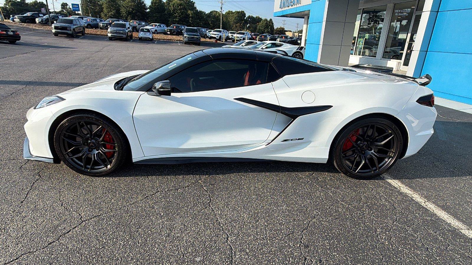 Used 2024 Chevrolet Corvette Z06 RWD image 12