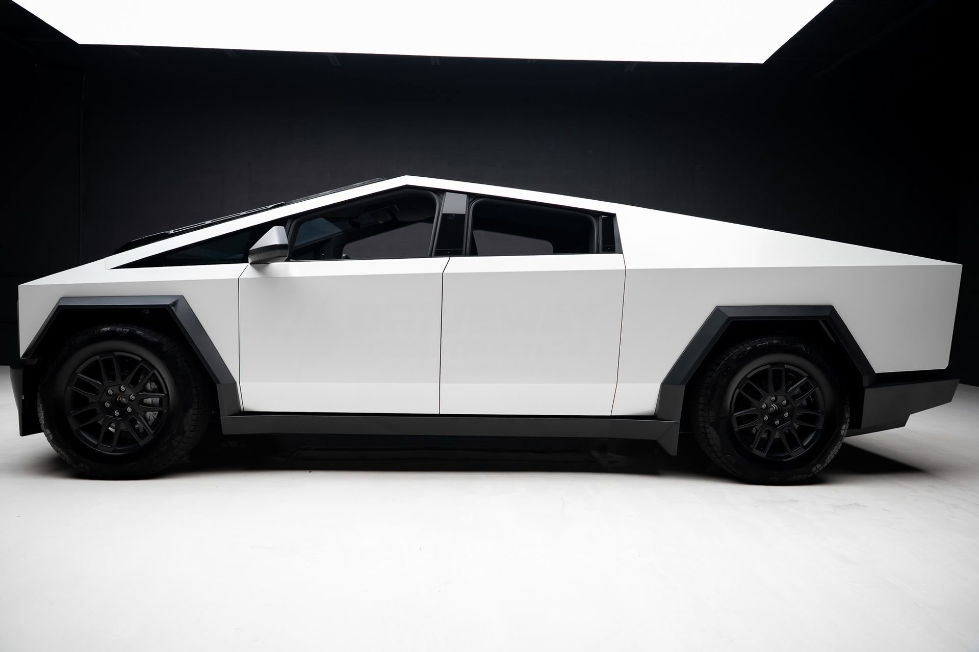 Used 2025 Tesla Cybertruck Cyberbeast AWD/4WD image 16