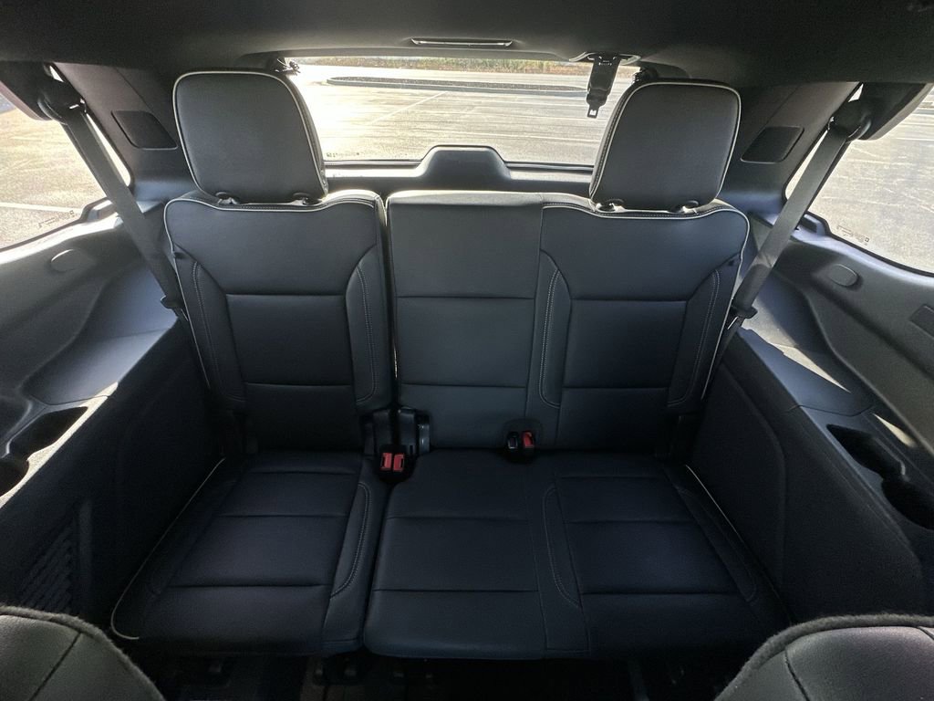 Used 2024 GMC Yukon SLT w/ SLT Luxury Package image 23