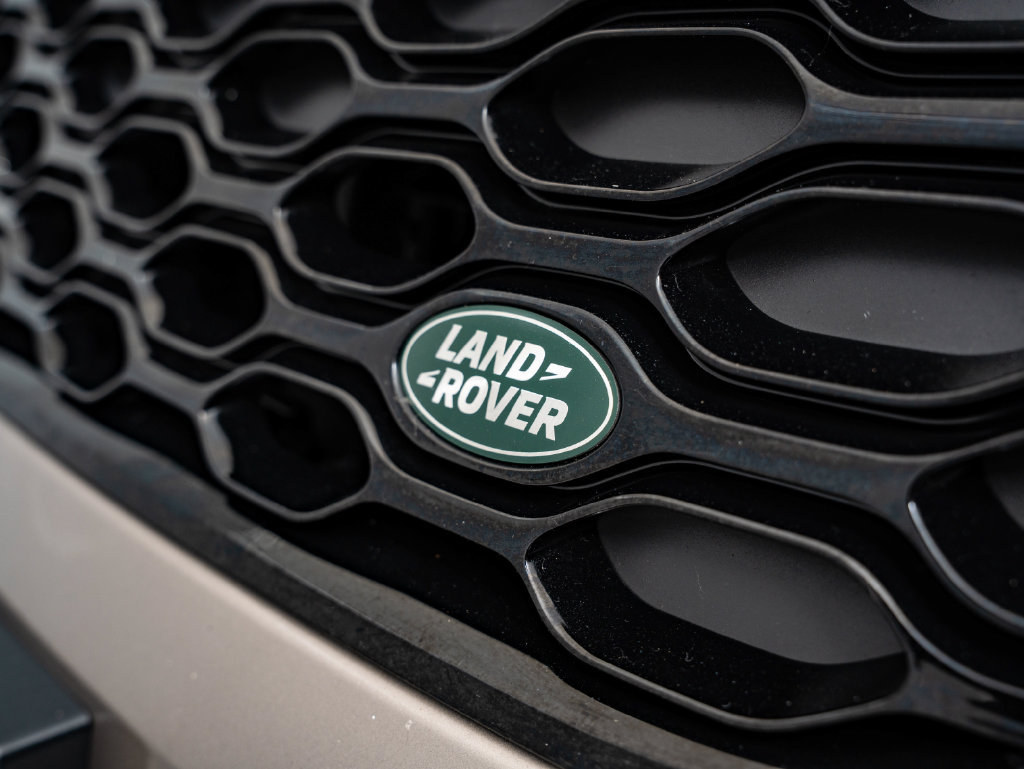 Used 2024 Land Rover Discovery Dynamic SE AWD/4WD image 3