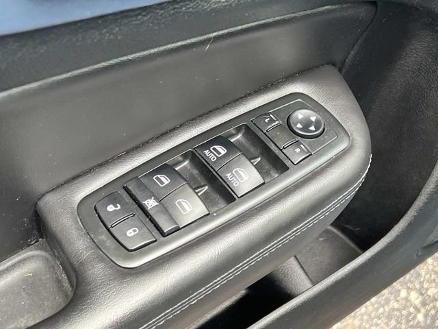 Used 2015 Chrysler 200 S w/ Comfort Group FWD image 18