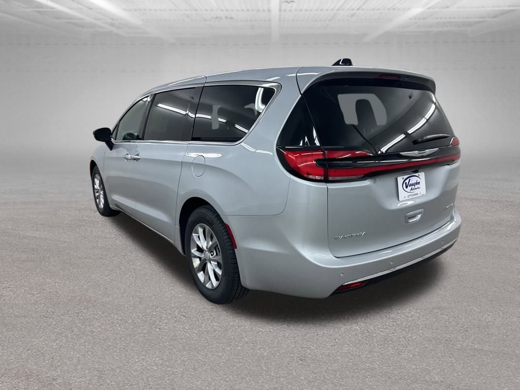 New 2026 Chrysler Pacifica Limited image 7