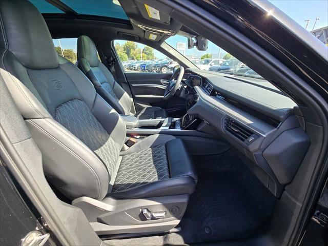 Used 2024 Audi SQ8 e-tron Prestige w/ Prestige Package AWD/4WD image 11
