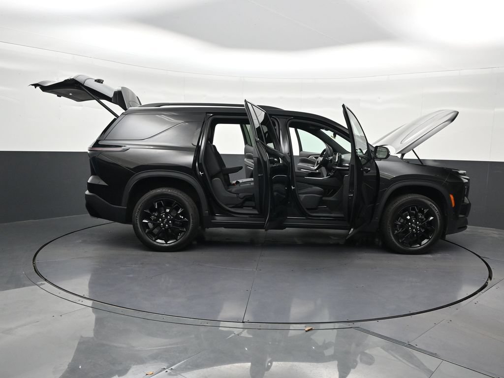 Used 2025 Chevrolet Traverse LT w/ Midnight/Sport Edition FWD image 35