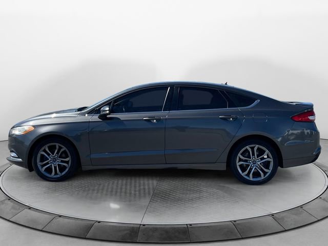 Used 2017 Ford Fusion SE w/ Equipment Group 201A image 2