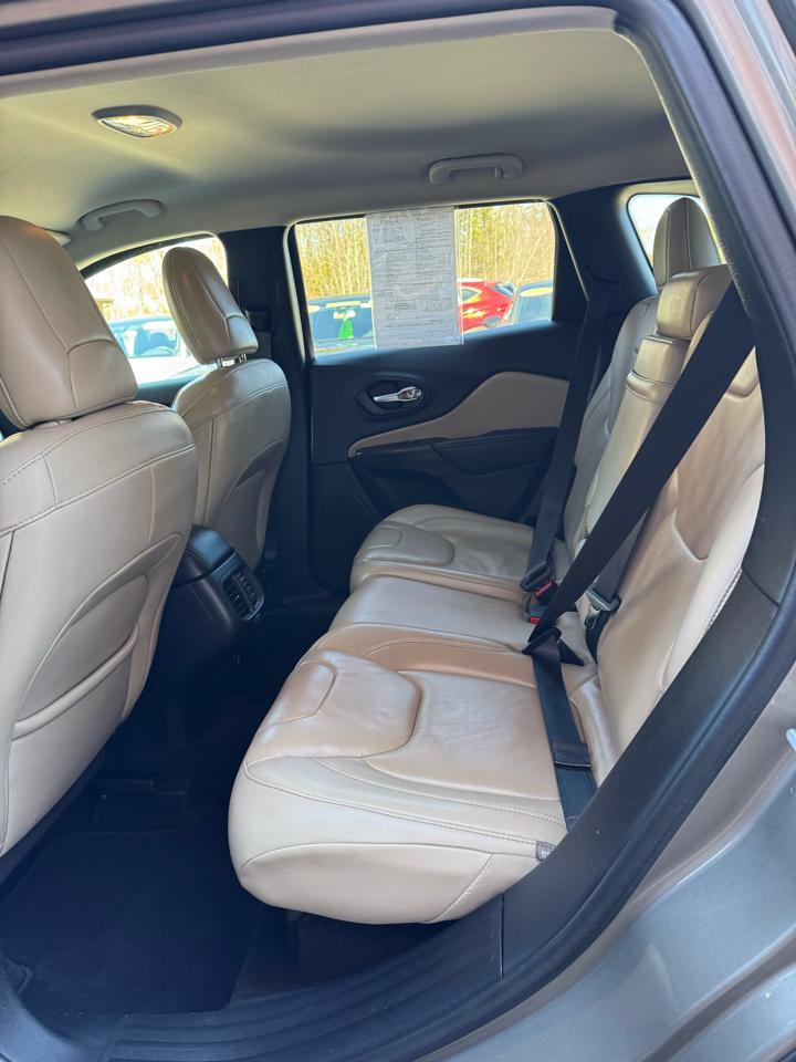 Used 2016 Jeep Cherokee Limited image 16