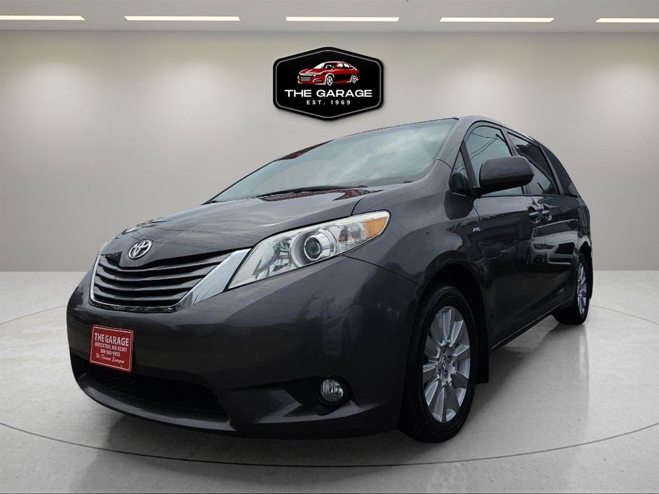 Used 2017 Toyota Sienna XLE w/ XLE Navigation Package AWD/4WD image 1