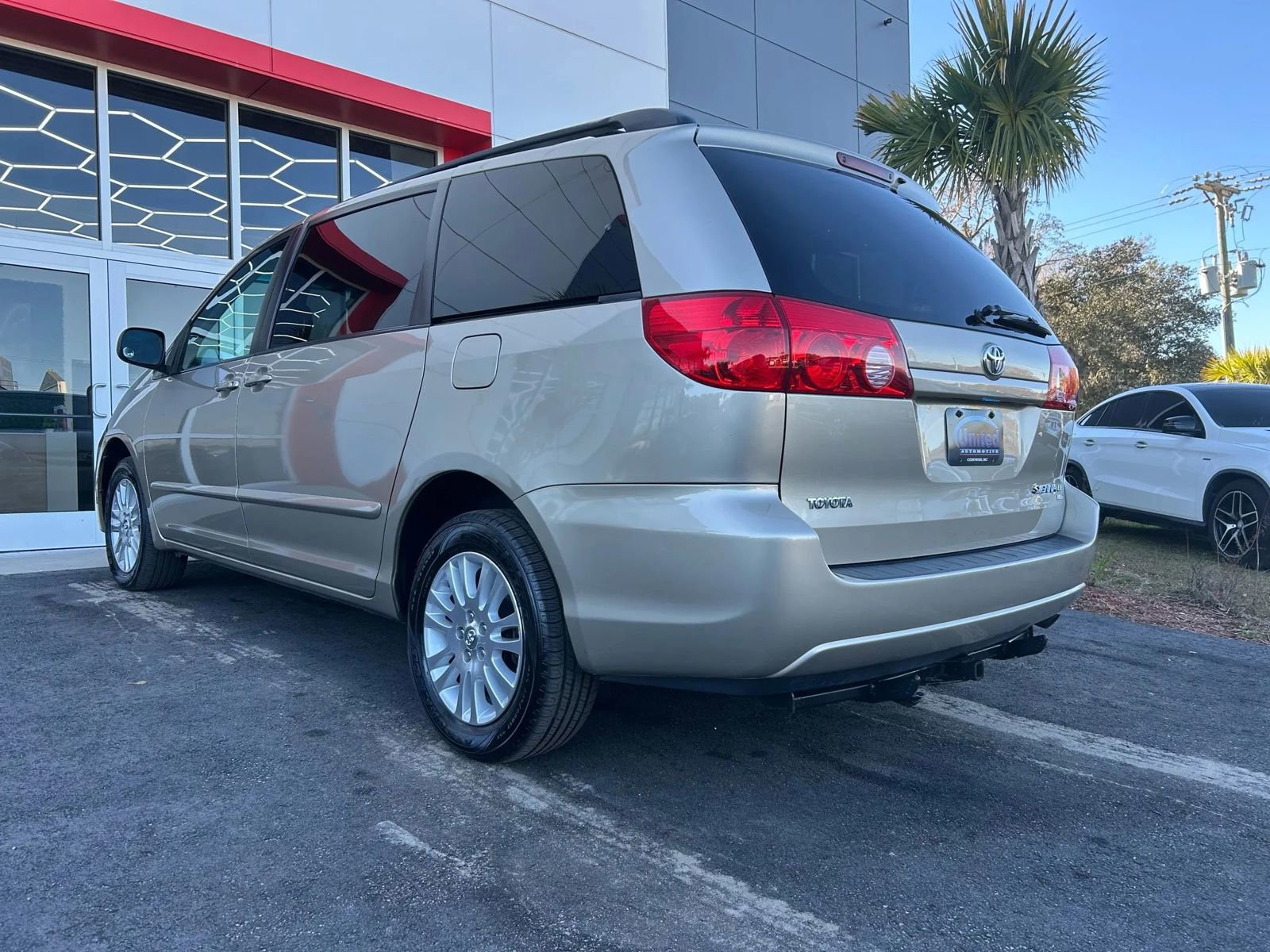 Used 2009 Toyota Sienna LE image 6