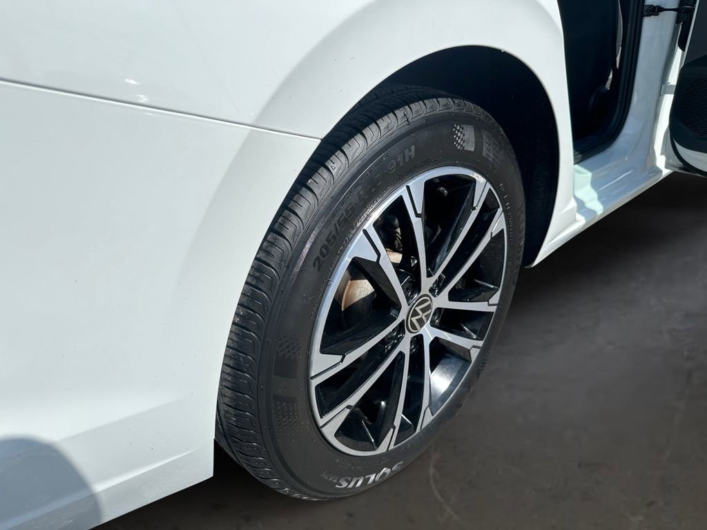 Used 2025 Volkswagen Jetta Sport image 29