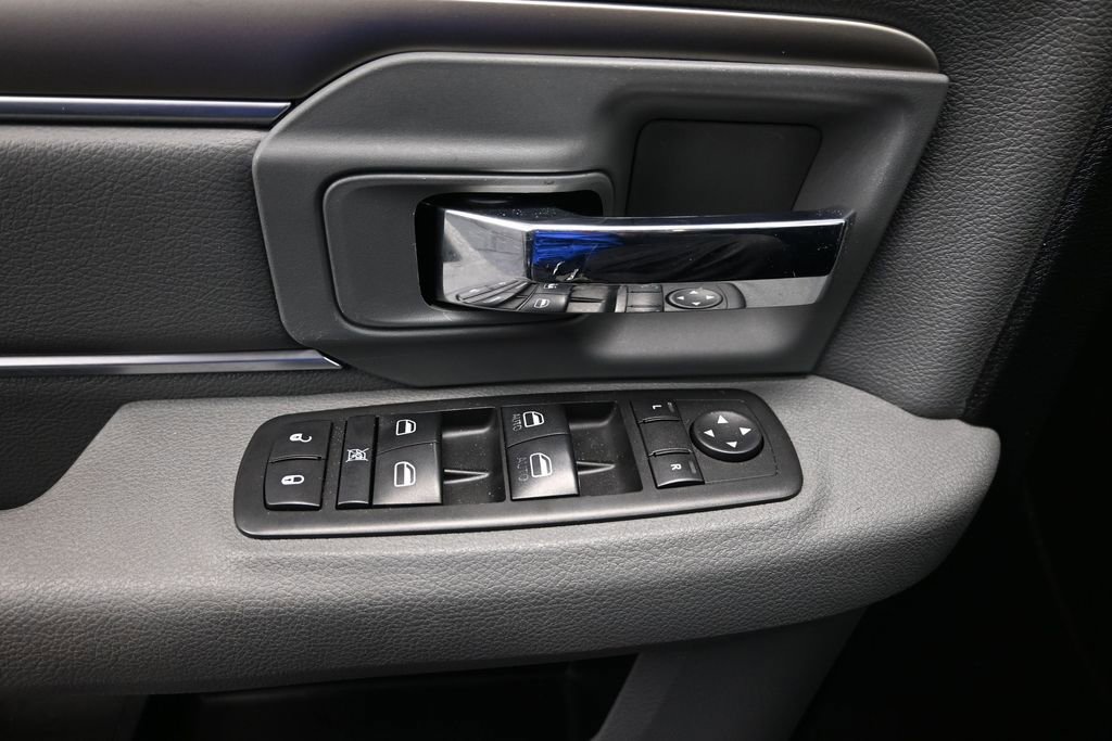 Used 2019 RAM 1500 Classic SLT AWD/4WD image 16