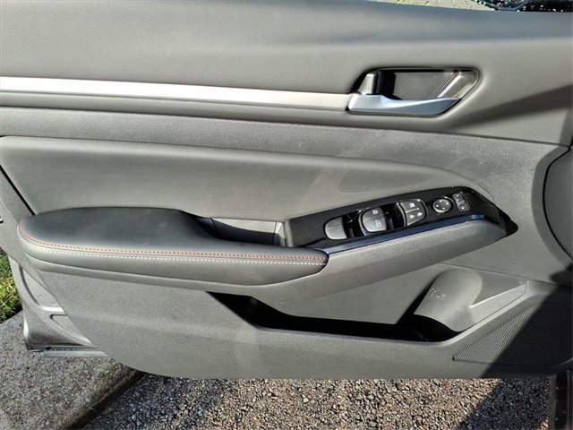 New 2025 Nissan Altima 2.5 SR image 7