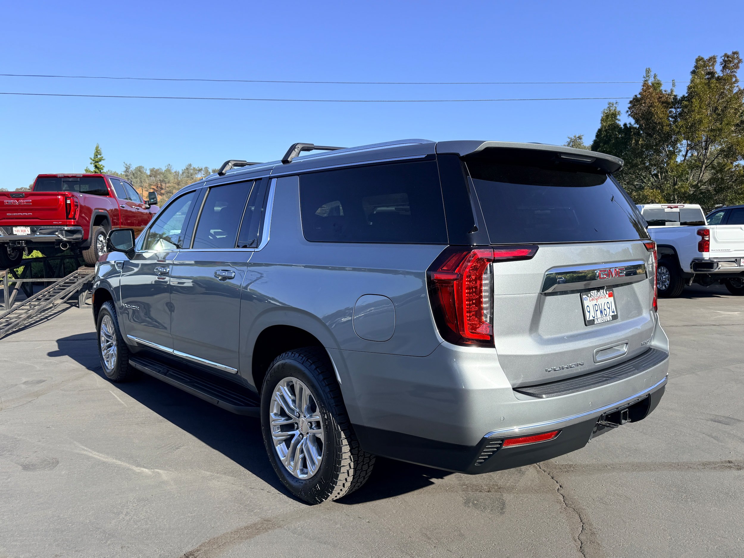 Used 2023 GMC Yukon XL SLT w/ SLT Luxury Package AWD/4WD image 30
