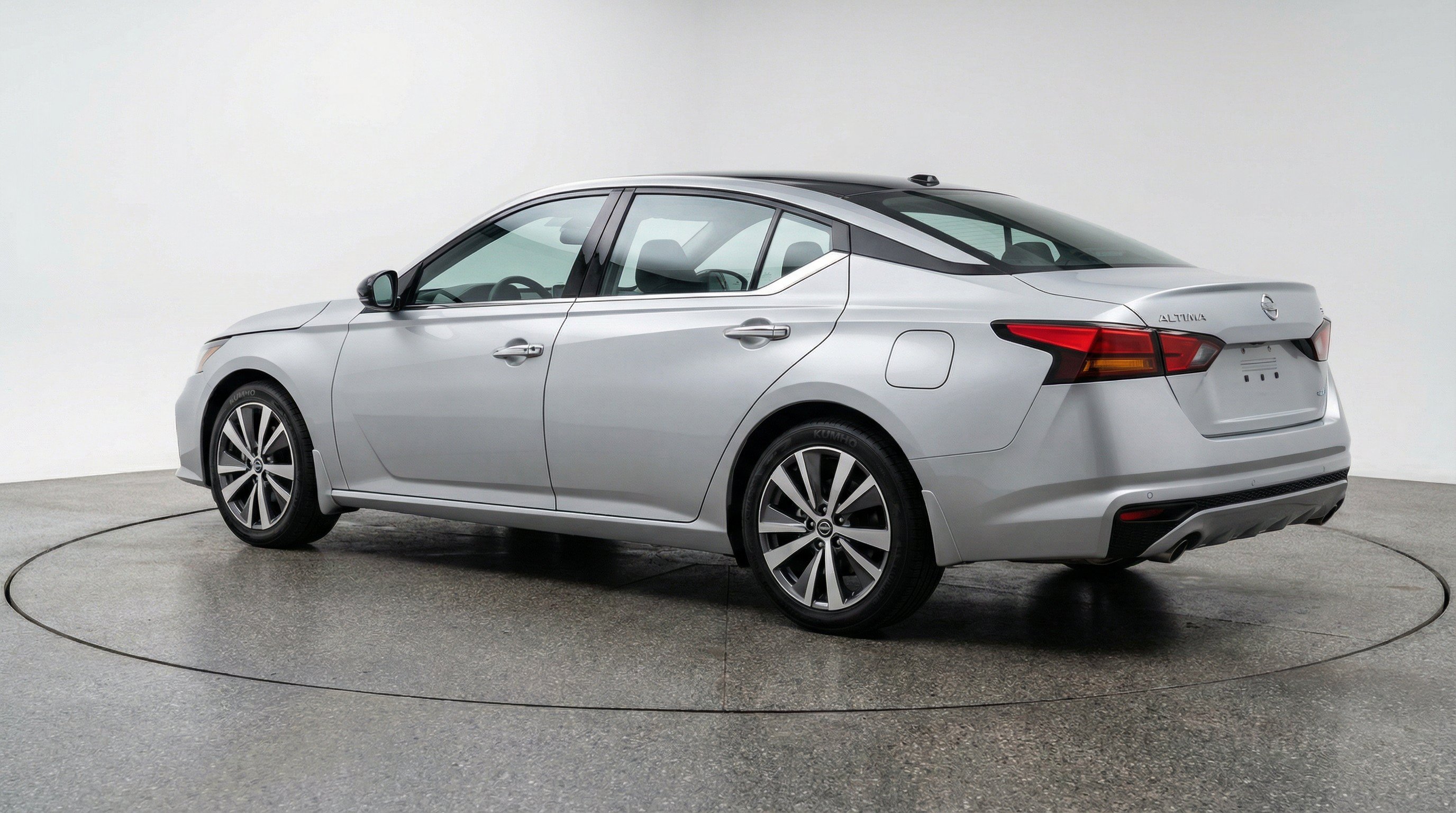 Used 2025 Nissan Altima 2.5 SV FWD image 6
