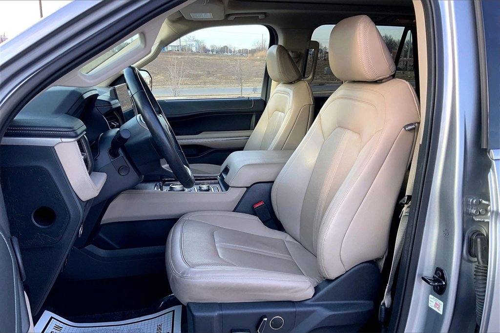 Used 2023 Ford Expedition Limited image 9