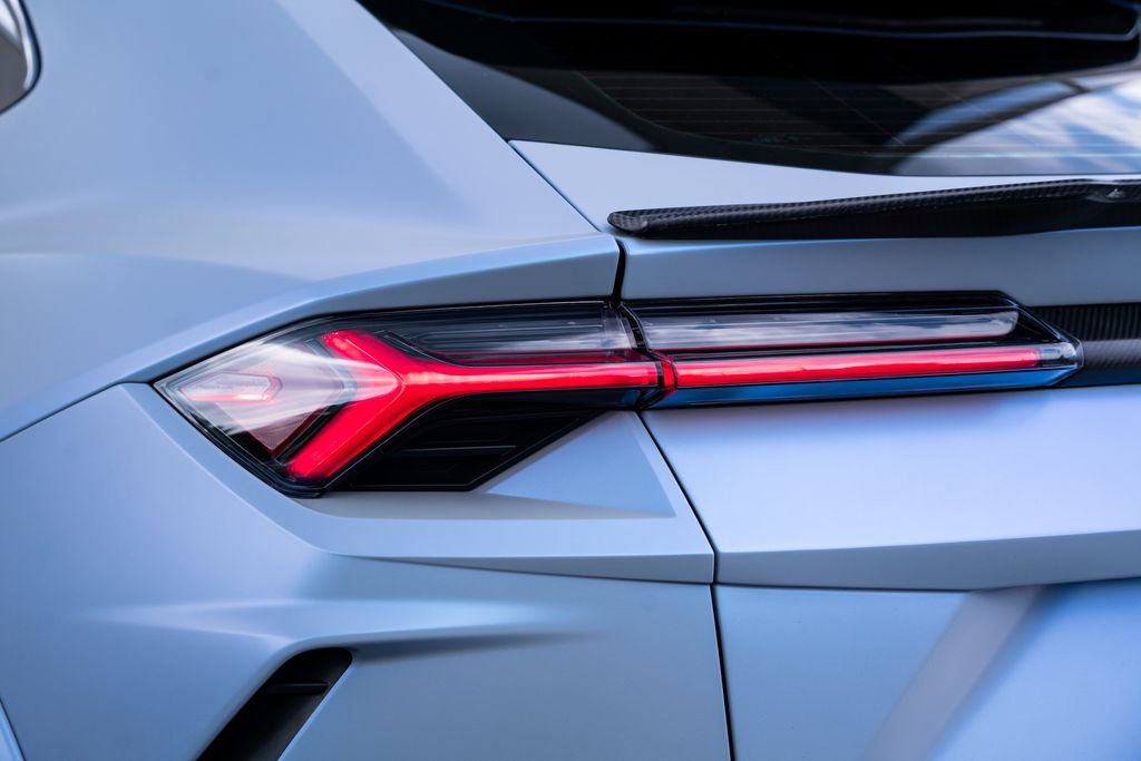 Used 2022 Lamborghini Urus AWD/4WD image 24