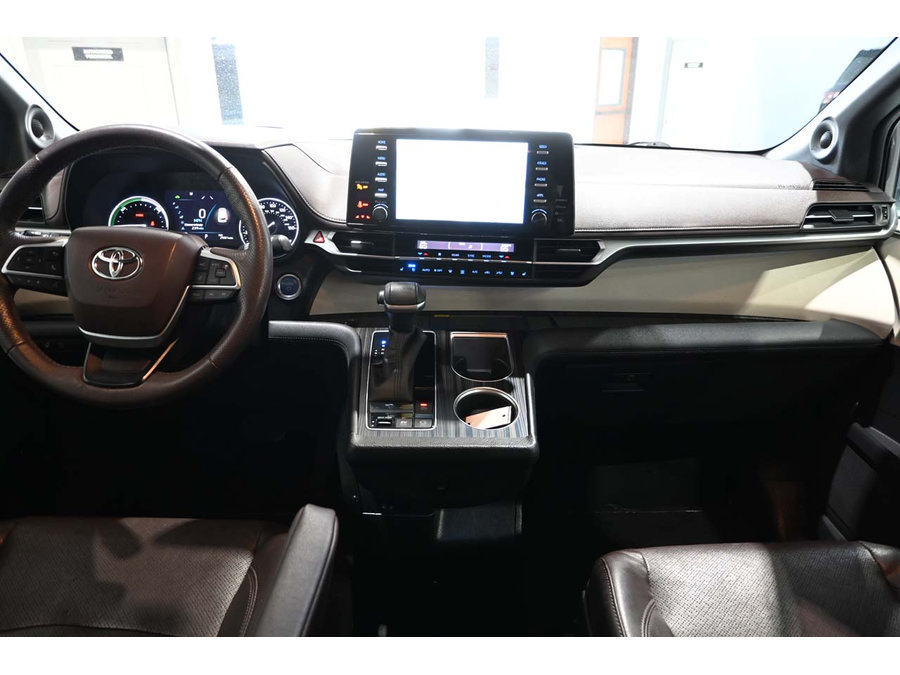 Used 2022 Toyota Sienna Platinum AWD/4WD image 22