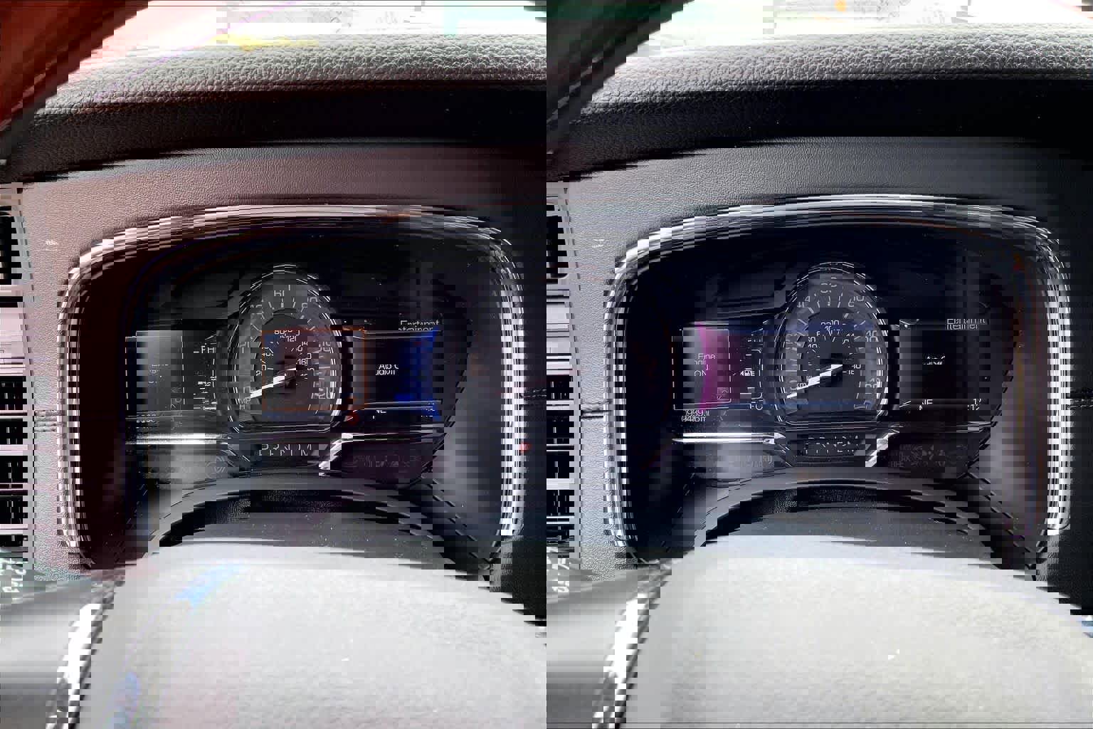 Used 2015 Lincoln Navigator 4WD image 24