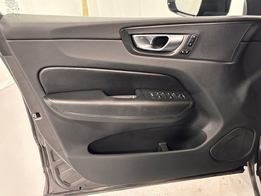 Certified 2025 Volvo XC60 B5 Plus image 15