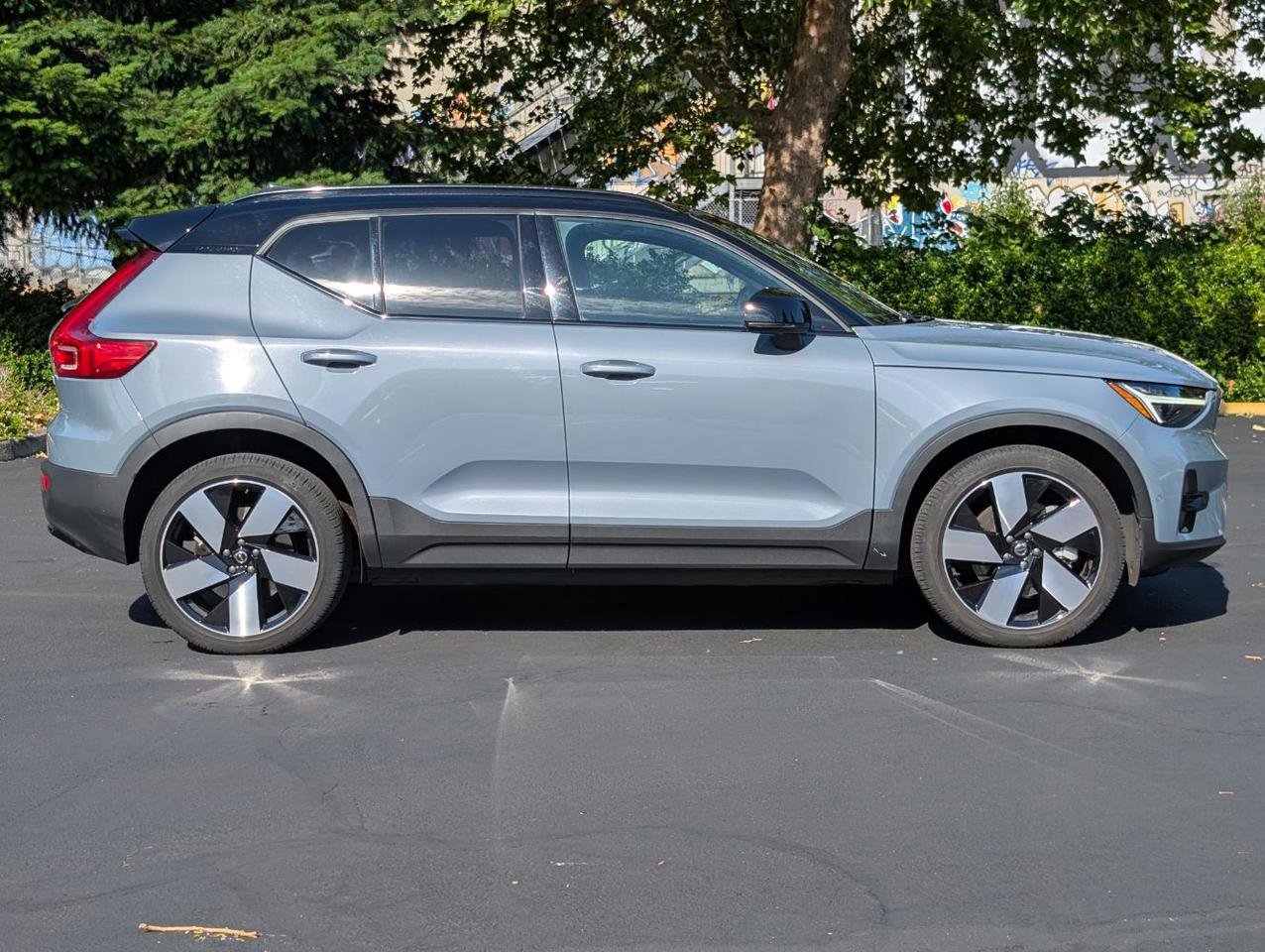 Used 2023 Volvo XC40 Recharge Ultimate w/ Protection Package Premier AWD/4WD image 8