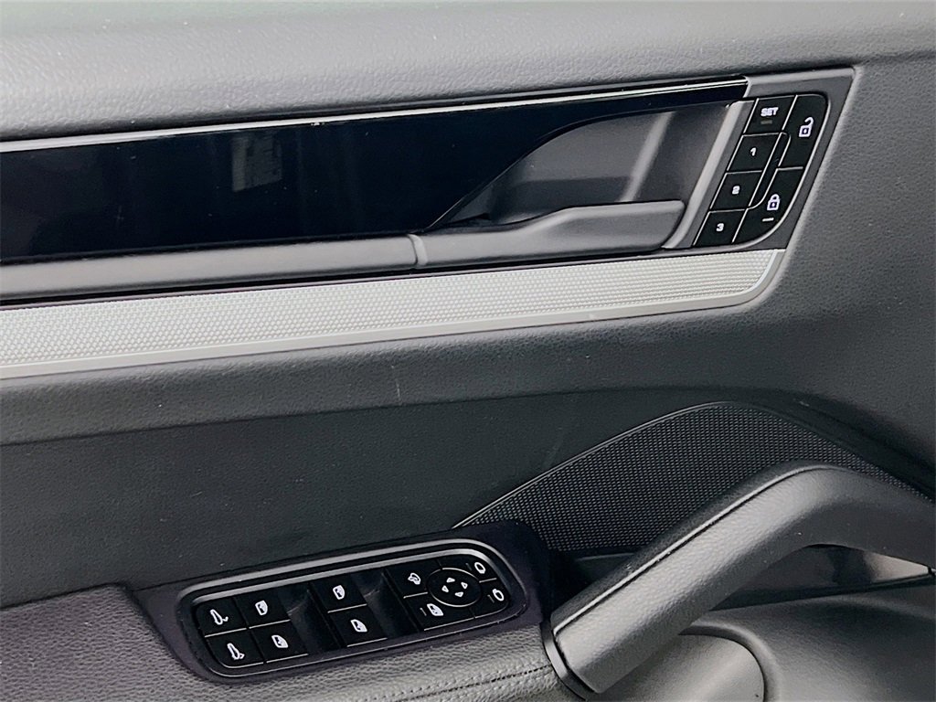 Used 2024 Porsche Cayenne image 19