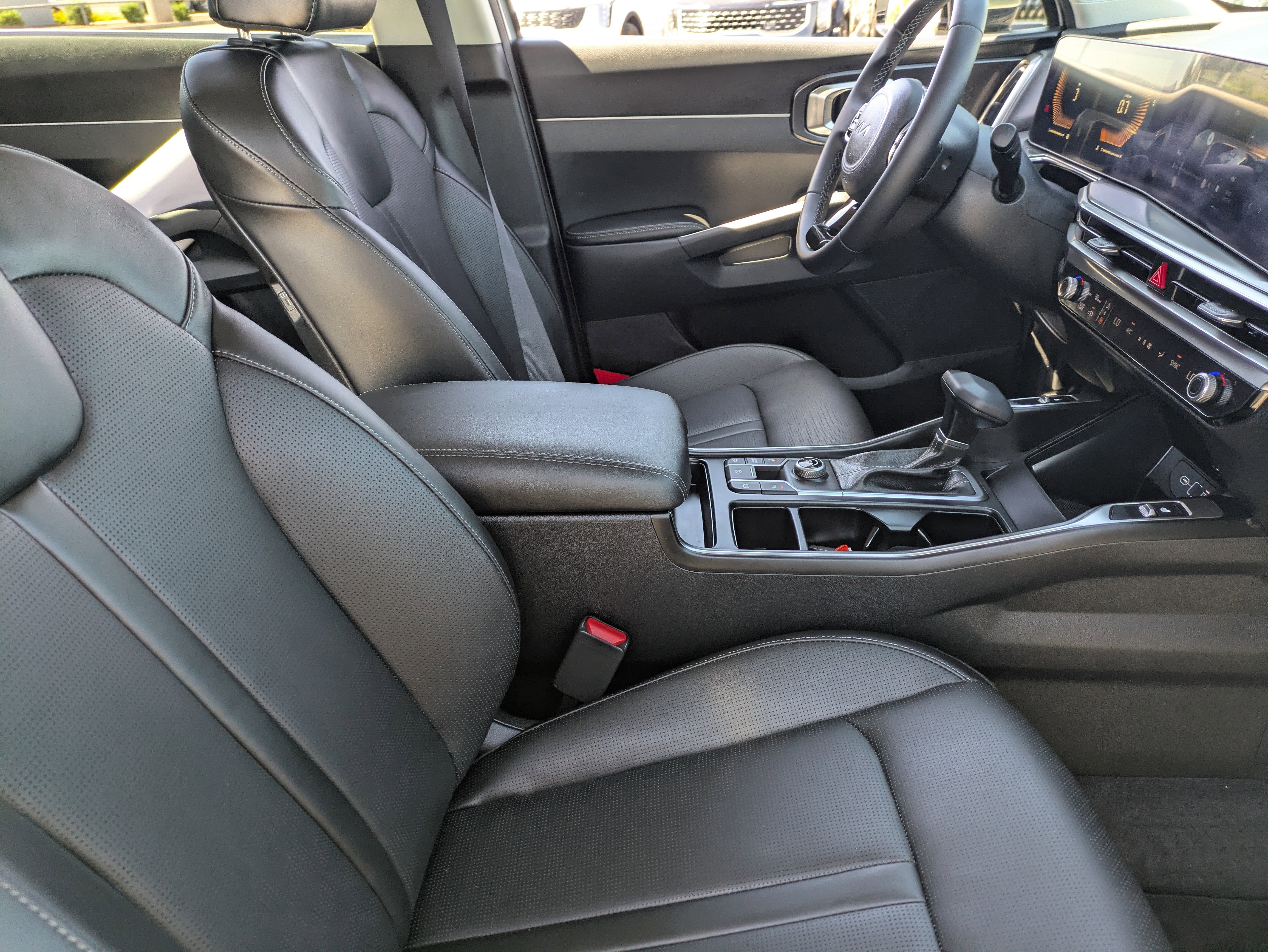 Certified 2025 Kia Sorento S w/ Panoramic Sunroof Package image 12