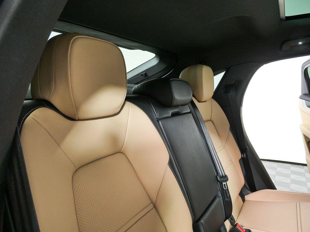 New 2026 Porsche Cayenne Coupe AWD/4WD image 24