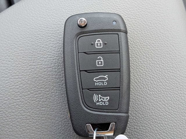 Used 2026 Hyundai Elantra SE FWD image 25
