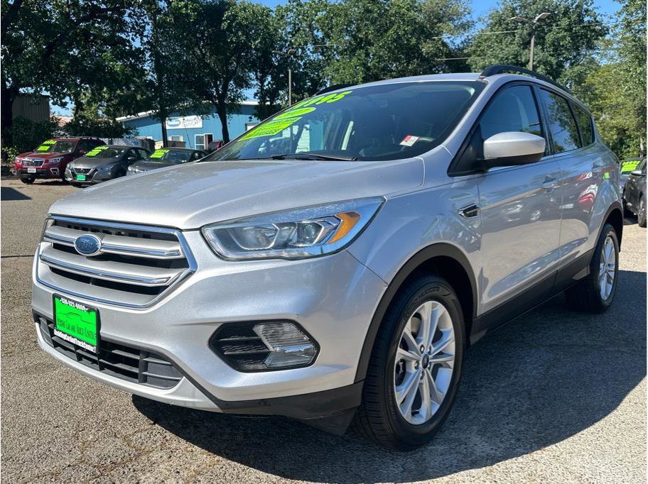 Used 2017 Ford Escape SE w/ Equipment Group 201A AWD/4WD image 3